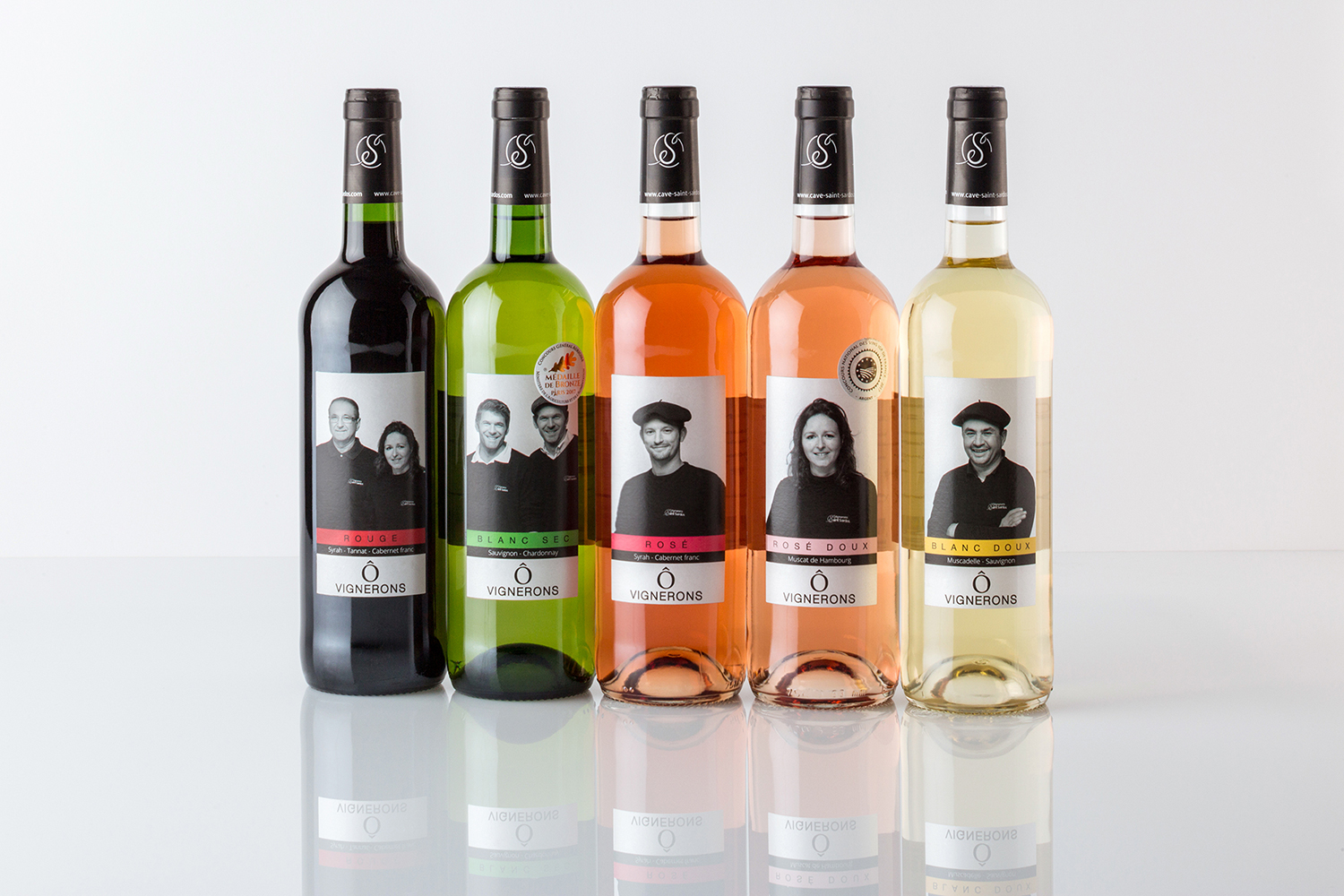 Gamme de vin Ô Vignerons avec les portraits des vignerons sur les étiquettes