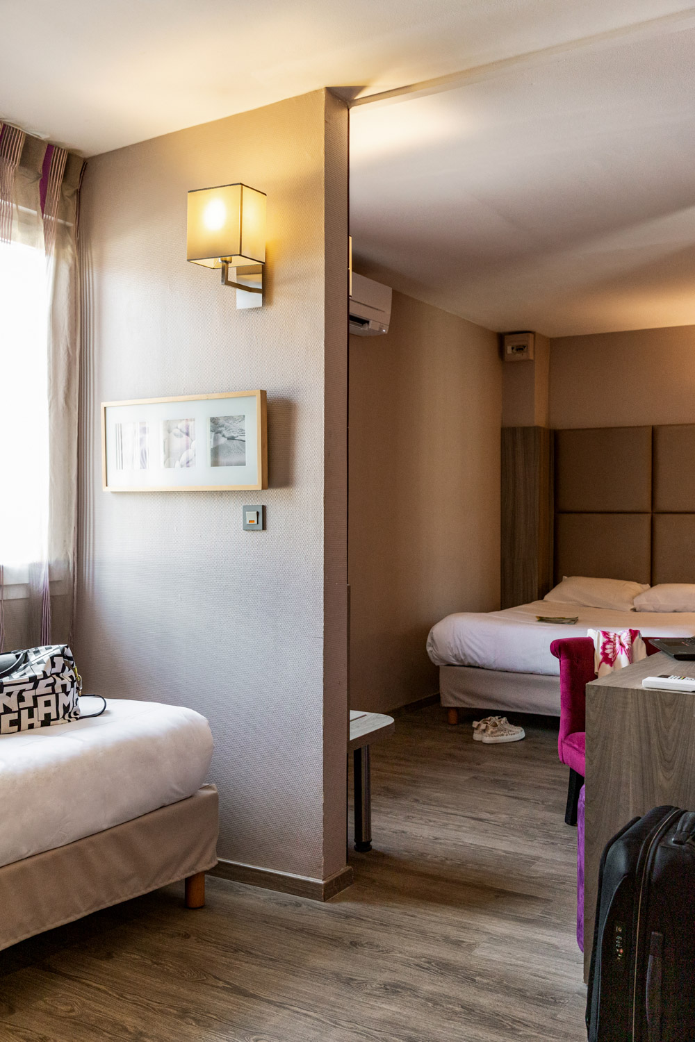 Photographie d'une chambre triple d'un hôtel à Toulouse