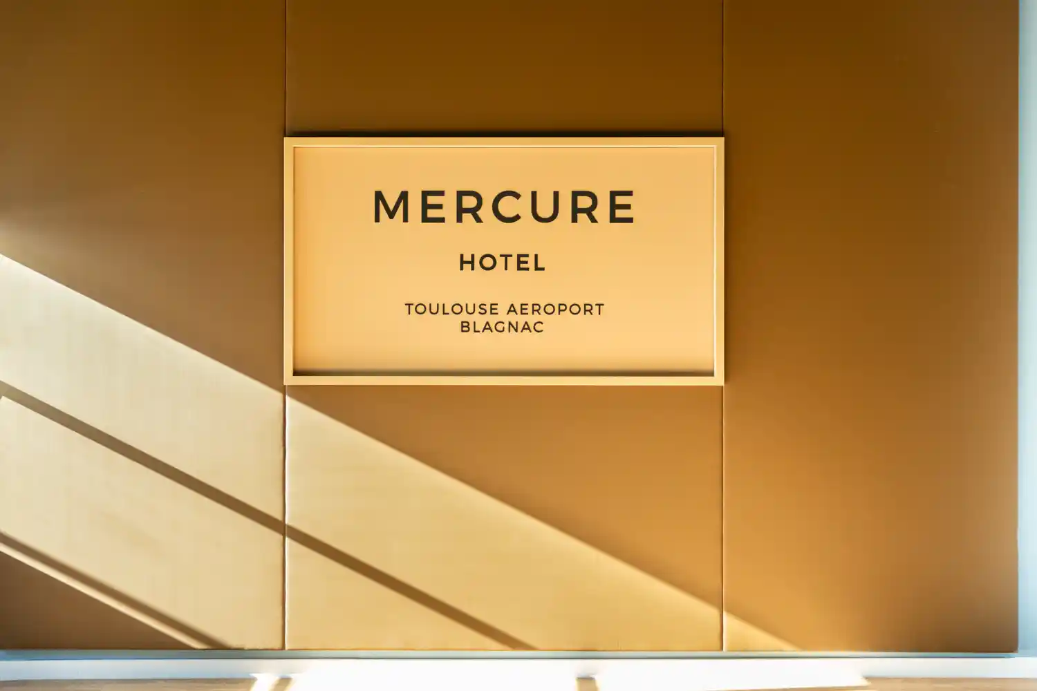 Panneau de l'hôtel Mercure à Blagnac